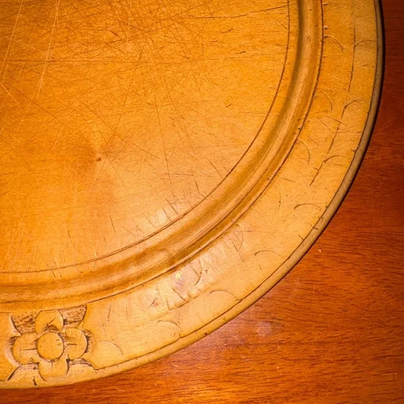 Antique English 12” Carved Wood Round Bread Cutting Board Original Kitchen Decor - Picture 3 of 5